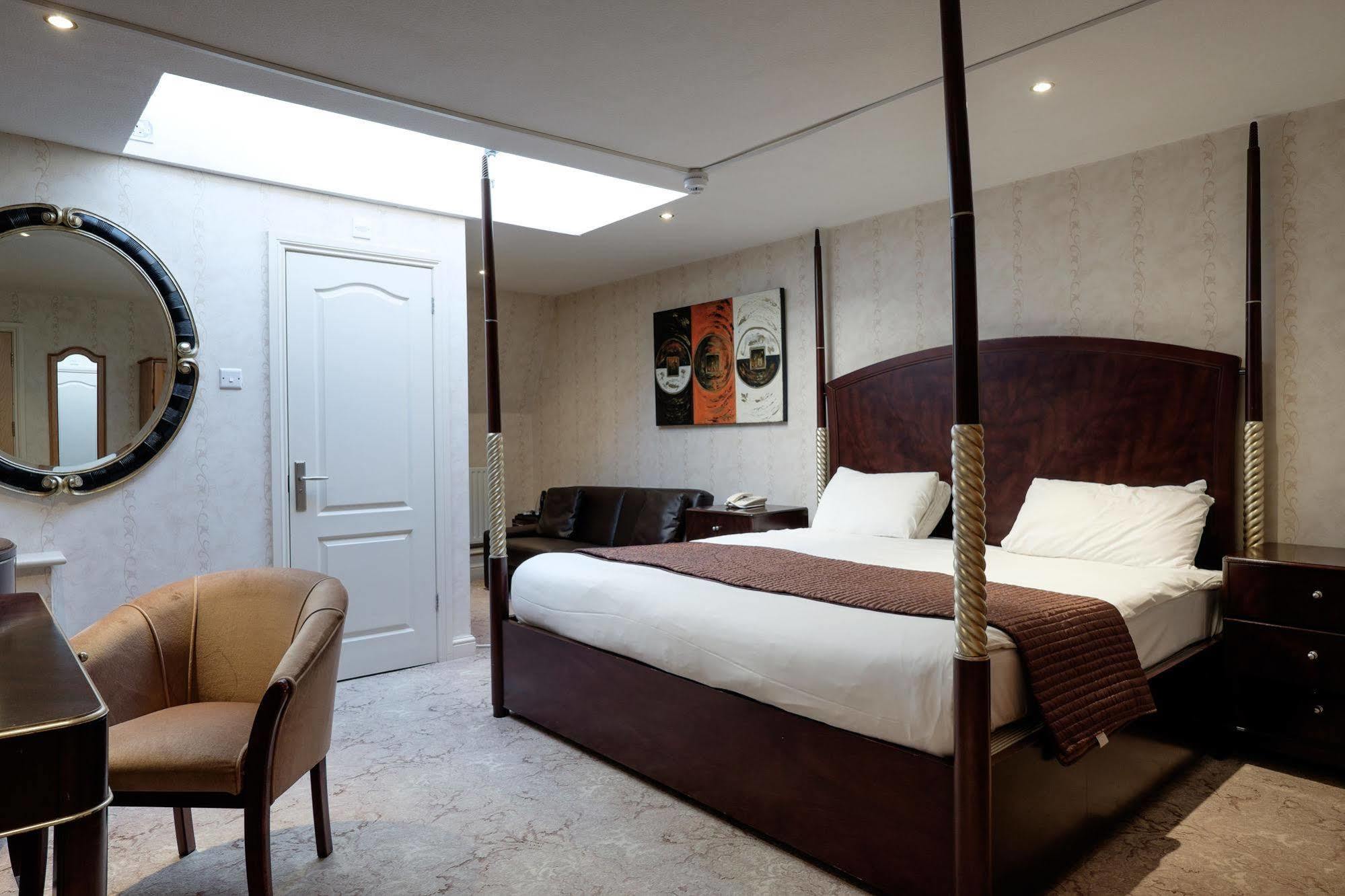 The Cathedral Hotel Lichfield Εξωτερικό φωτογραφία